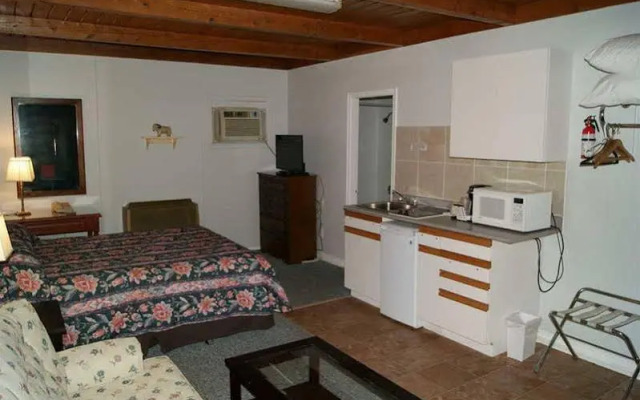 Kootenay Country Inn