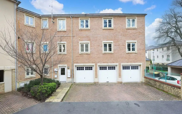 Stylish Flat With Sofa Bed in Malmesbury