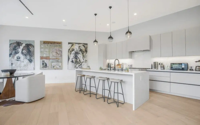 Belden Modern Villa - Iconic Hollywood Hills Retreat