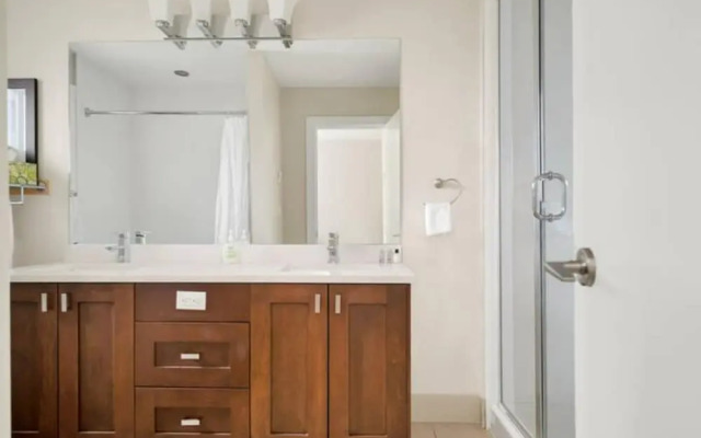 3BR Lakeside Dream Penthouse