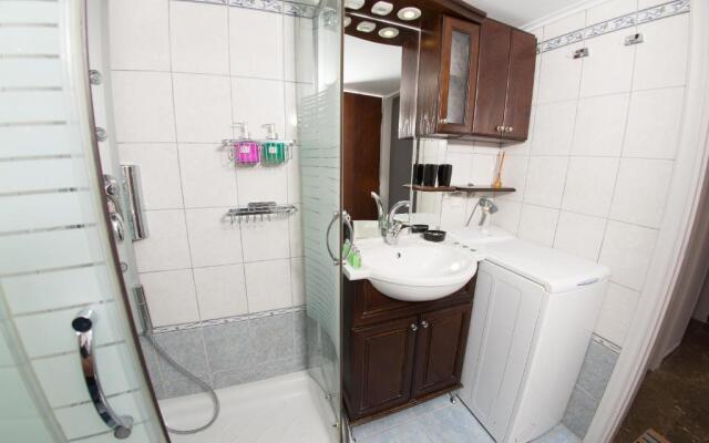 Théa Apartment