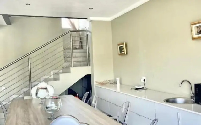 Lake Villa Hartebees