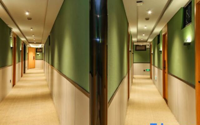 Yadu Hotel