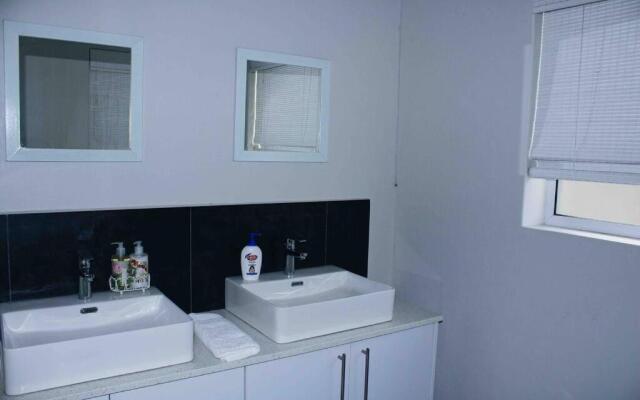 Cheerful 3- bedroom residential home with pool