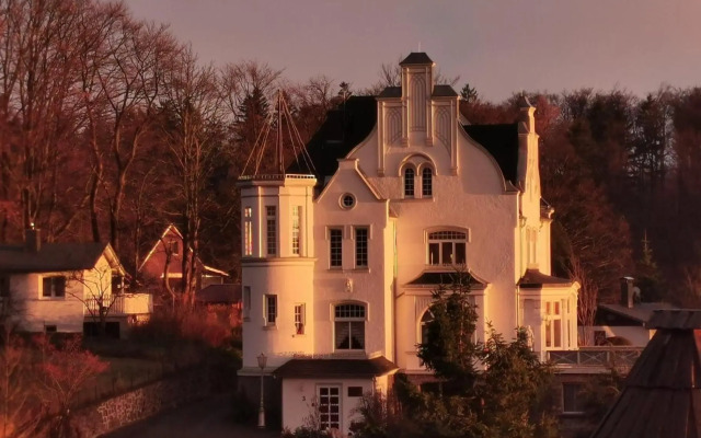 WeisseVilla Friedrichsbrunn Fewo SOLIDE