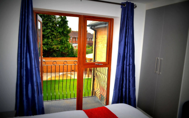 Heathrow Traveller B&B