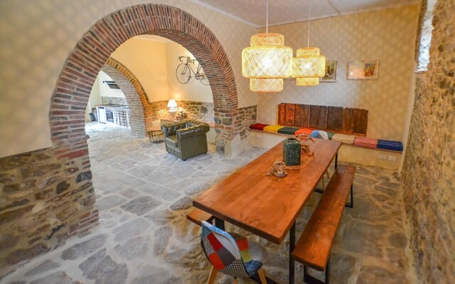 Stunning Home in Arezzo With 5 Bedrooms, Jacuzzi and Wifi