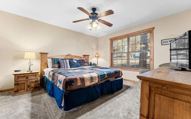 River's Creek 4 Bedroom Cabin by RedAwning