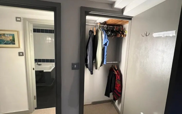 Stunning 2-bed Converted Warehouse - Sleeps 4