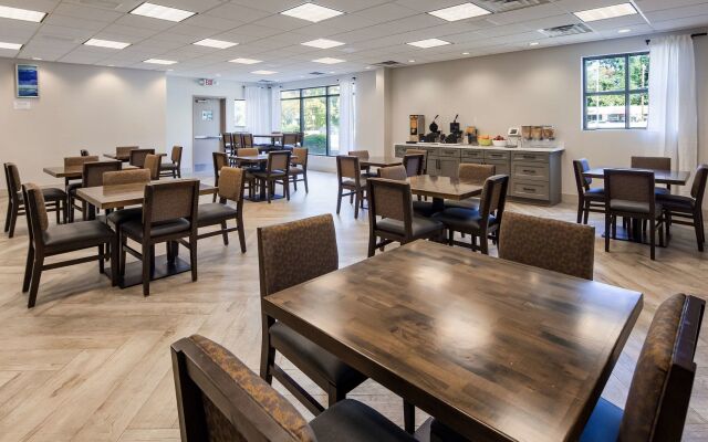 The Hub Middletown Red Bank, BW Signature Collection