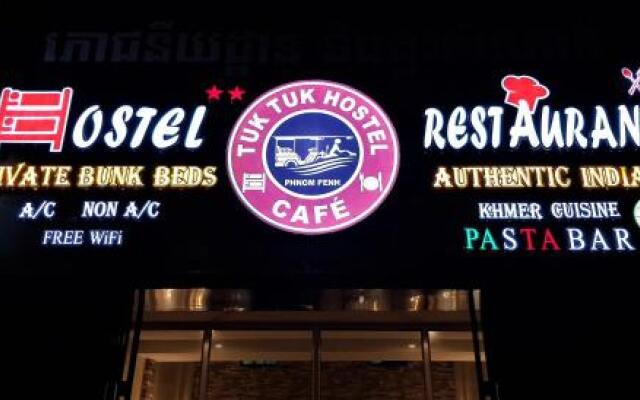 Tuk Tuk Hostel And Cafe