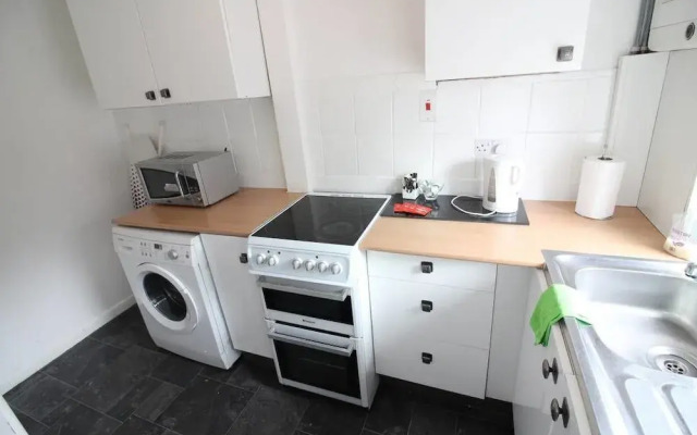 2 Bedroom Family Home near Leeds City Center