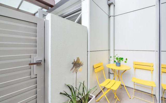 Chic 3 Bedroom City Central with Parking