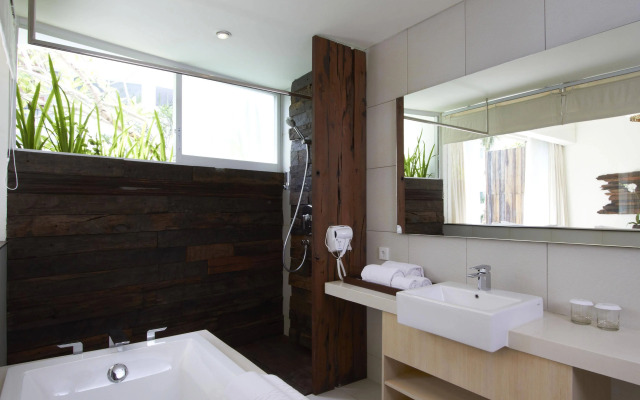 The Akmani Legian
