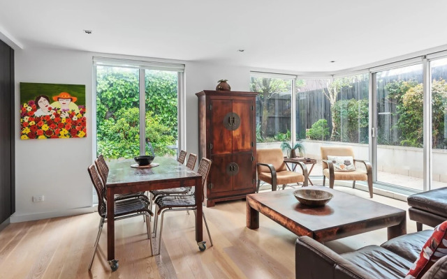 Boutique Stays - Lalique, Elwood