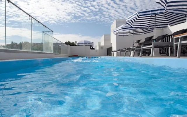 The Blue Pearl Kata Hotel