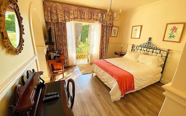 Sherwood's Country House