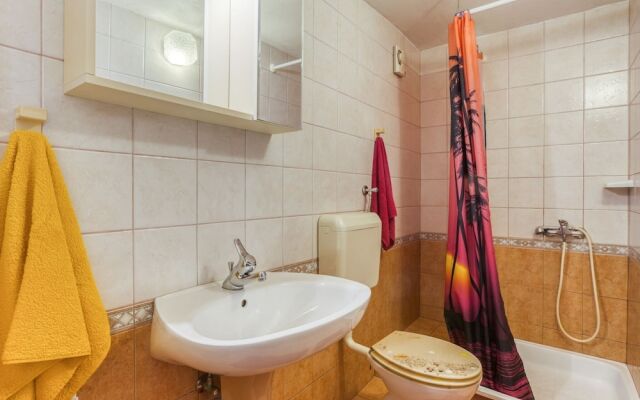 Modern Apartment in Punat With Balcony