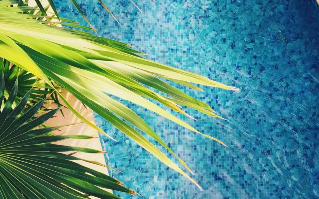 The White Apartment: Luxury, Beach and Design