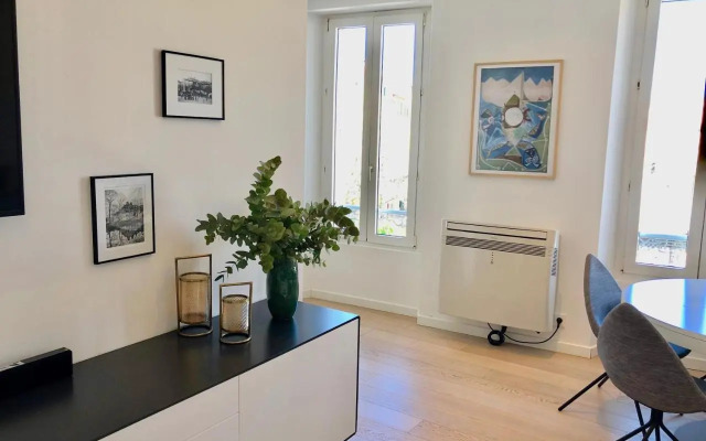 Bright & modern apartment in the heart of Antibes