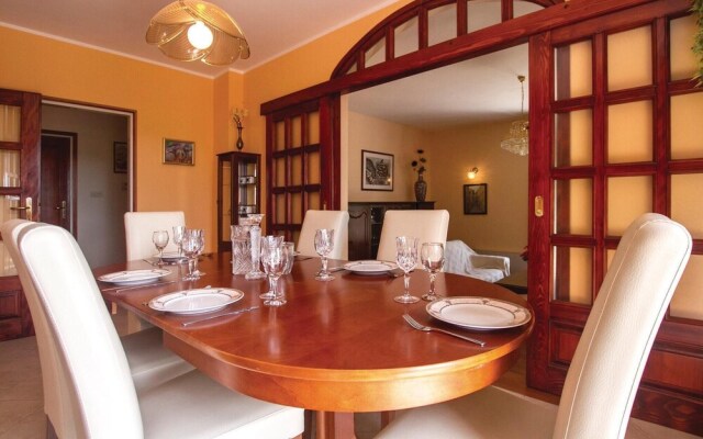 Amazing Home in Kapelica With Wifi and 5 Bedrooms