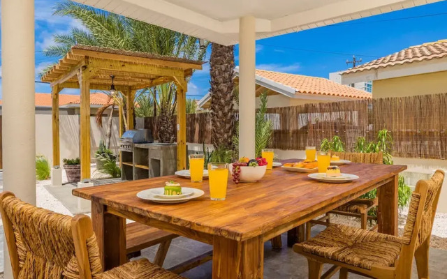 Newly Renovated Amazing Location Private Pool
