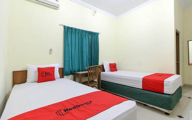 Reddoorz near Rumah Sakit Condong Catur