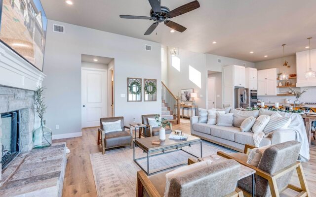 Lakefront Granbury Retreat w/ Patio & Fire Pit