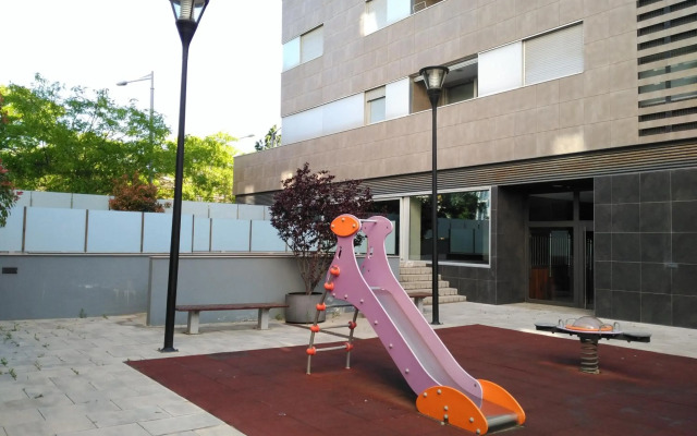 Stylish Flat, 2 Bathrooms And Swimmigpool!!