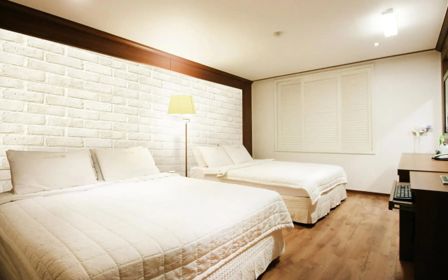 Orange Hotel