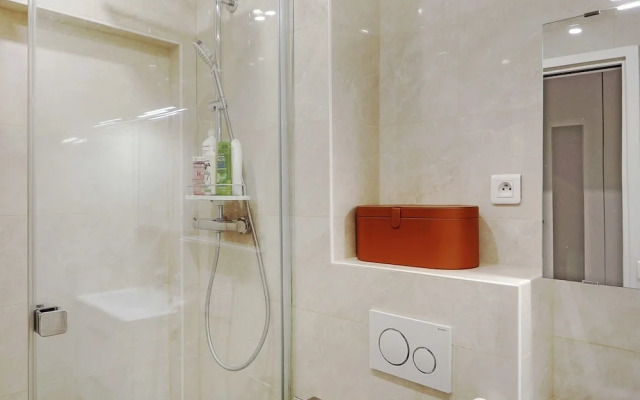 Modern Brunel Classic 1 Bed Apt With Balcony in Paris