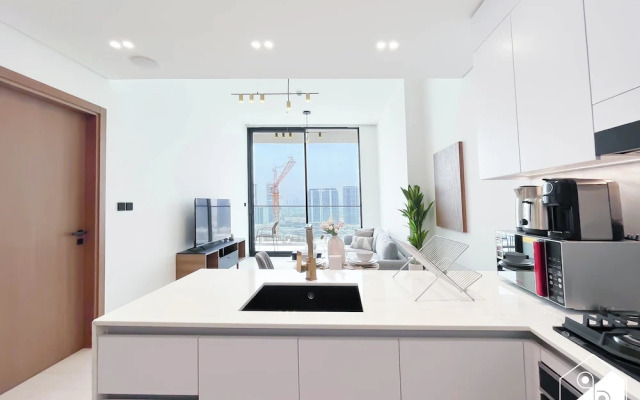 Luxury & Comfort 1B at Binghatti Amber & Balcony