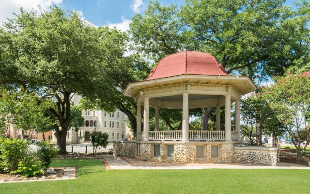 Hill Country Hideaway TBM 208