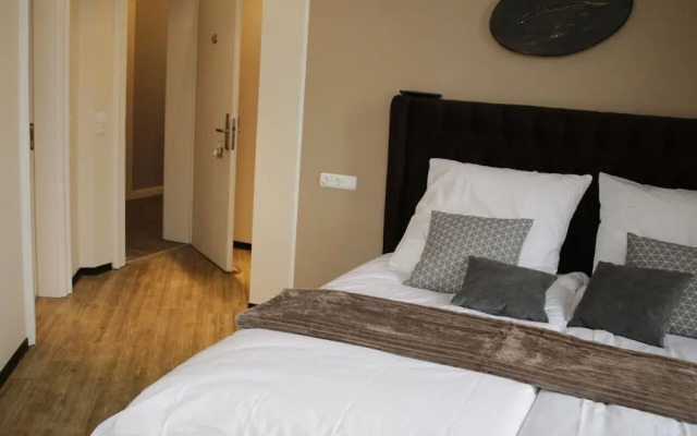 Z B Hotel