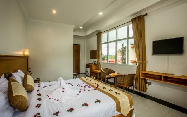 Shwe Pyi Thain Kha Hotel