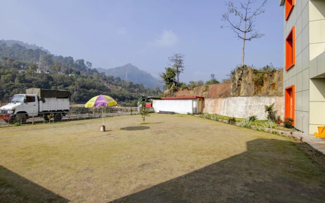 OYO Flagship 80495 Table And Talk