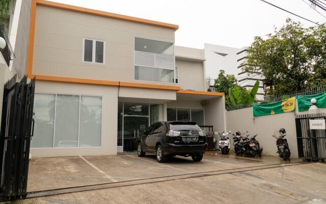 RedDoorz near Lippo Mall Puri