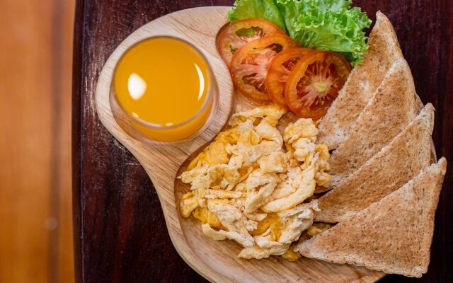 The Alley Hostel & Bistro