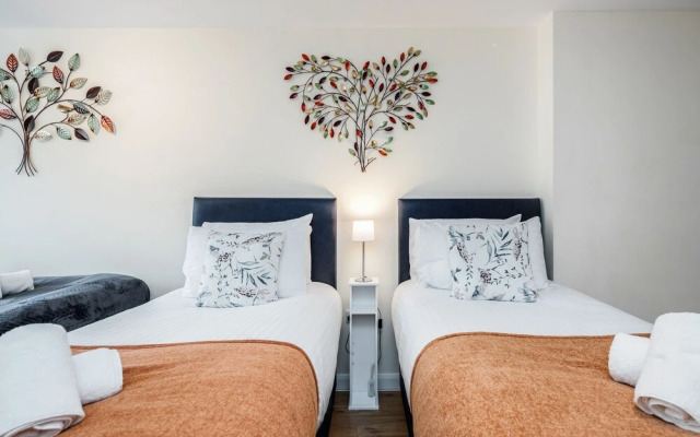MPL Apartments - Queens Broadway F3