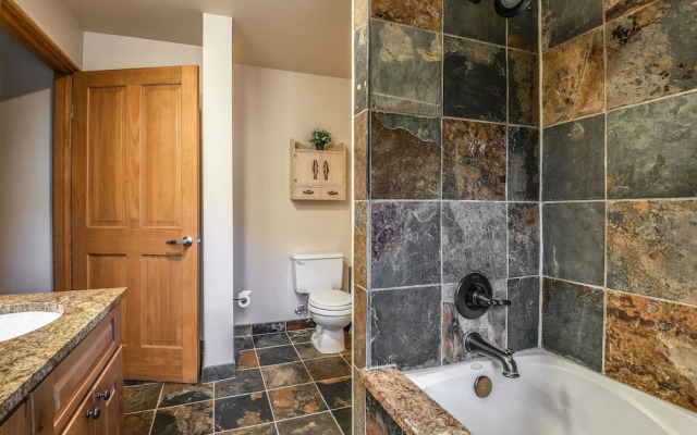 Jack Pine 8008 by SummitCove Vacation Lodging