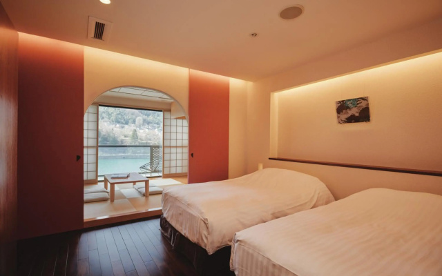 River Retreat GARAKU