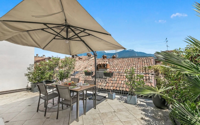 Riva's Rooftop Retreat