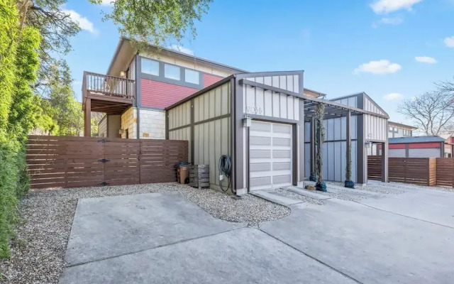 Chic & Homey 3BR Close to Downtown