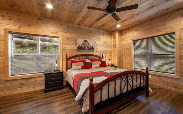 Creekside Manor Too 2 Bedroom Cabin by RedAwning