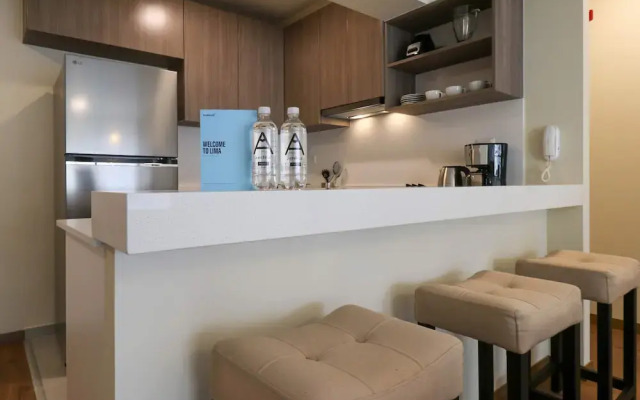 w Radiant 2BR w Great Balcony Near Kennedy Park