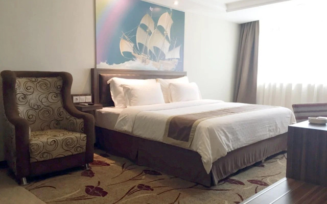 Travellers Hotel Phinisi