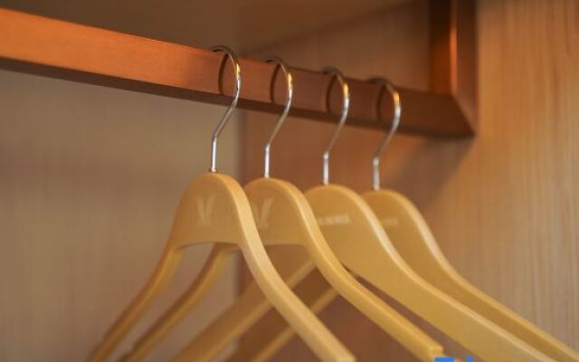 Vienna Hotel (Kunshan Huaxi Garden metro )