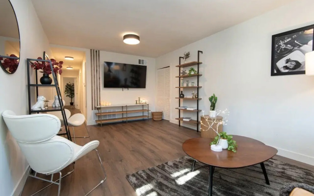 Stylish Apartment near Dodger St