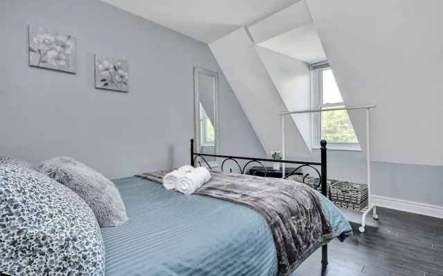 2BR Apt With Netflix Access to Rooftop Terrace