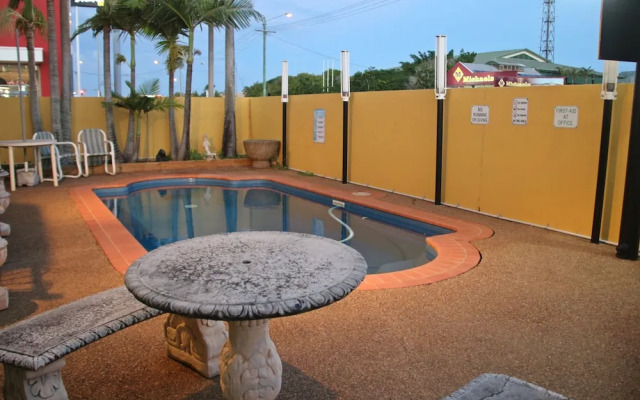 Bourbong Street Motel